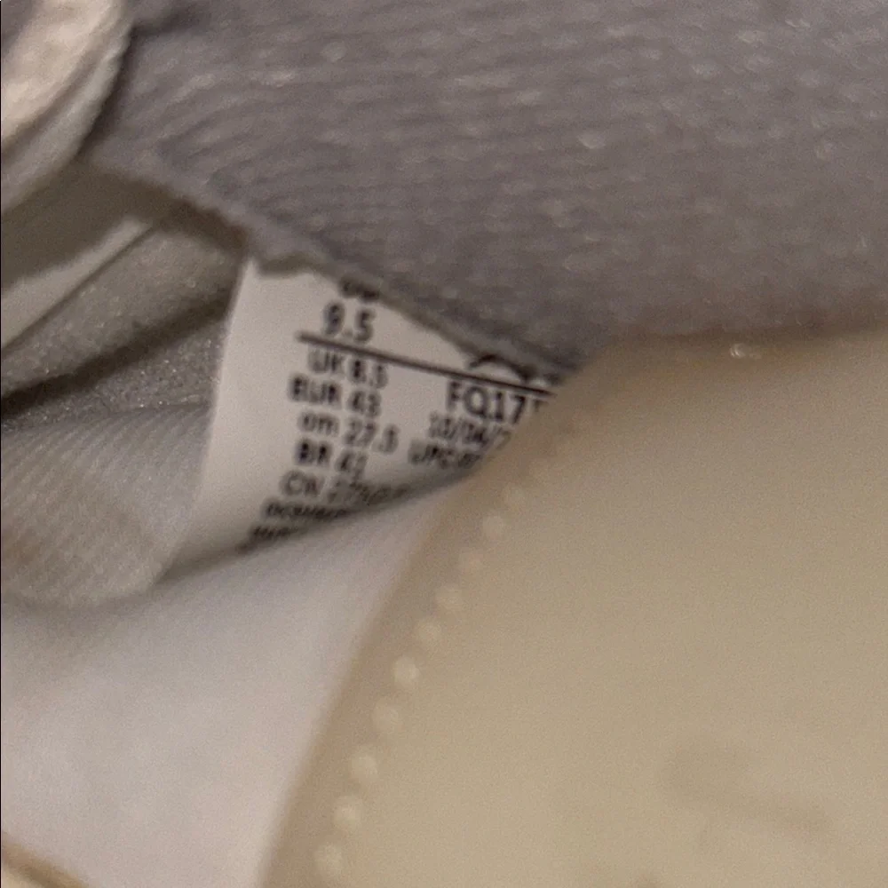 Jordan Sneakers in Cream and Red